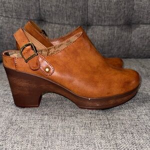 B.O.C. Born Concept Adel clogs in brown women’s size 10